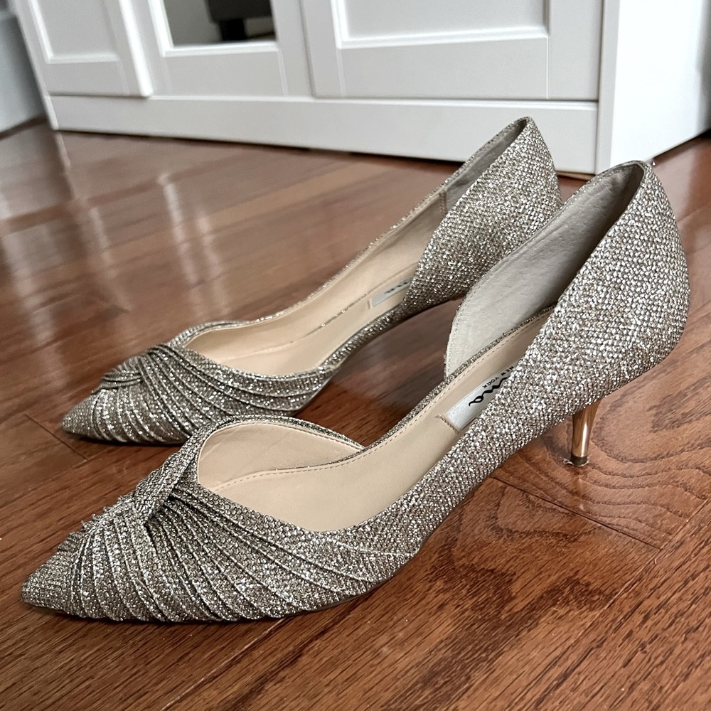 Nina size 8.5 Metallic Evening Kitten Pumps 1.5-2in Heels